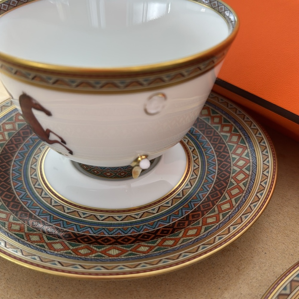 Hermès Orange Box with Elegant Teacup Set - Picture 2 of 4